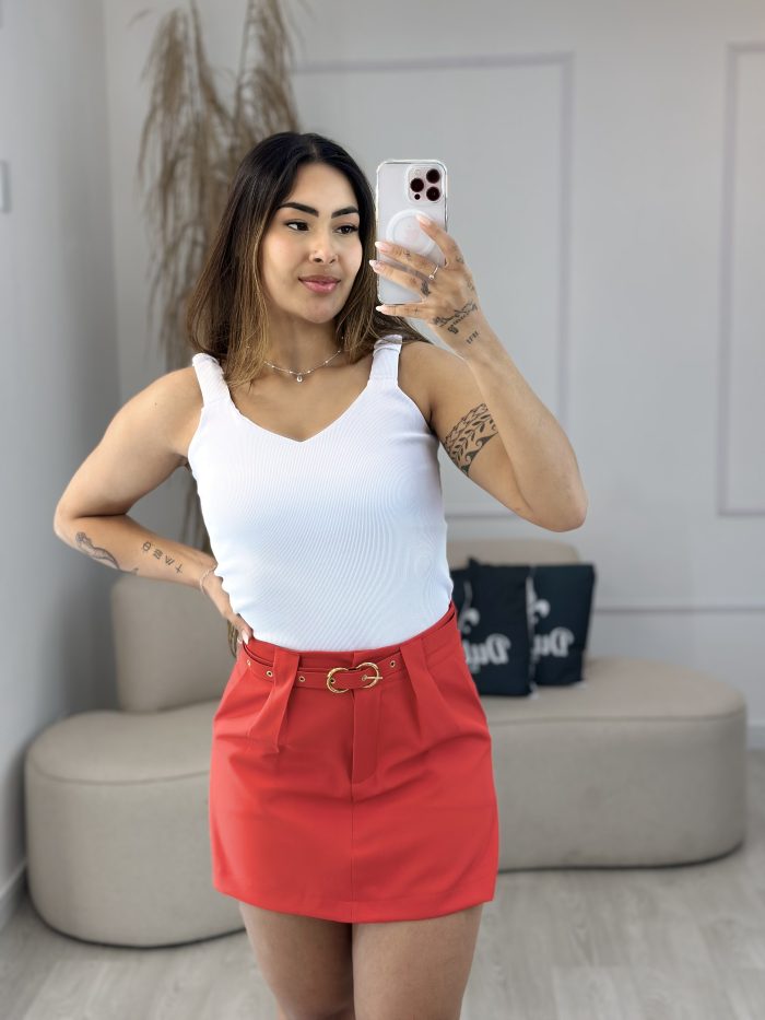 shorts saia alfaiataria com cinto vermelho 684