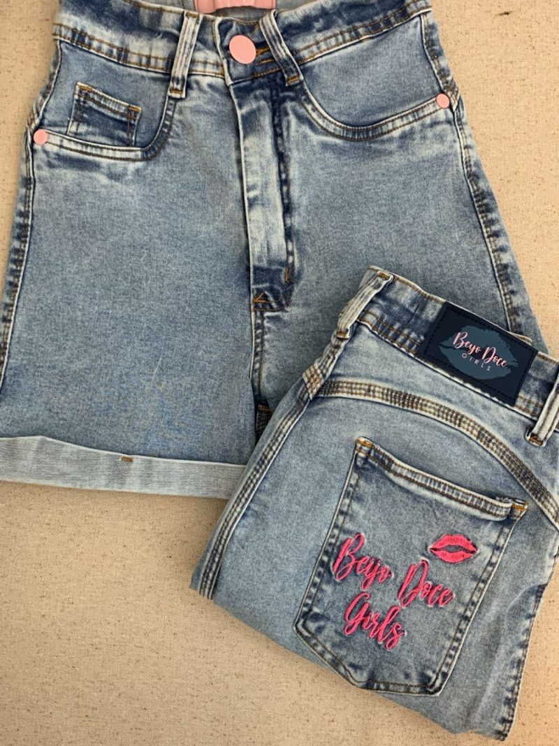 shorts jeans beijo doce bordado 719