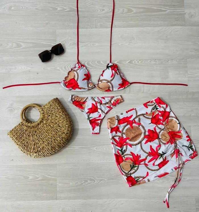 conjunto biquini com saia branco com floral rosa 1325 conjunto biquini com saia branco com floral rosa 1325