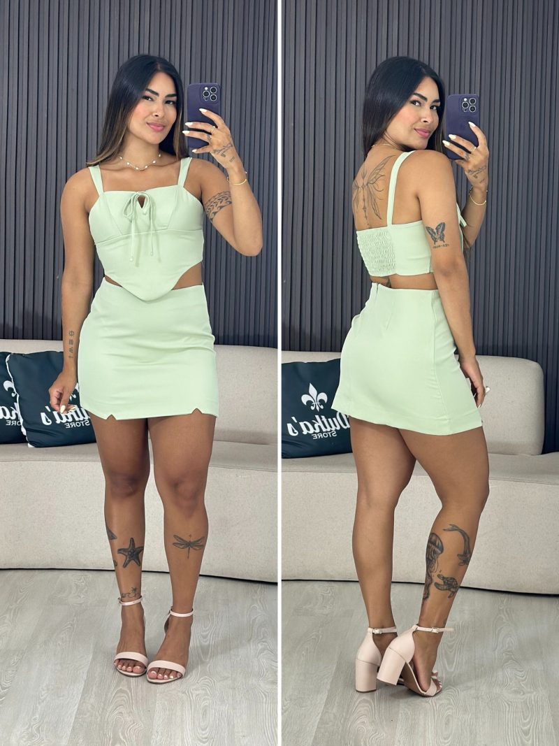 conjunto alfaiataria lila cropped e saia verde 4044