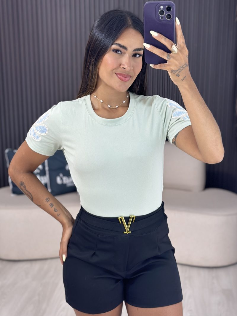 blusa com detalhe floral verde 6119