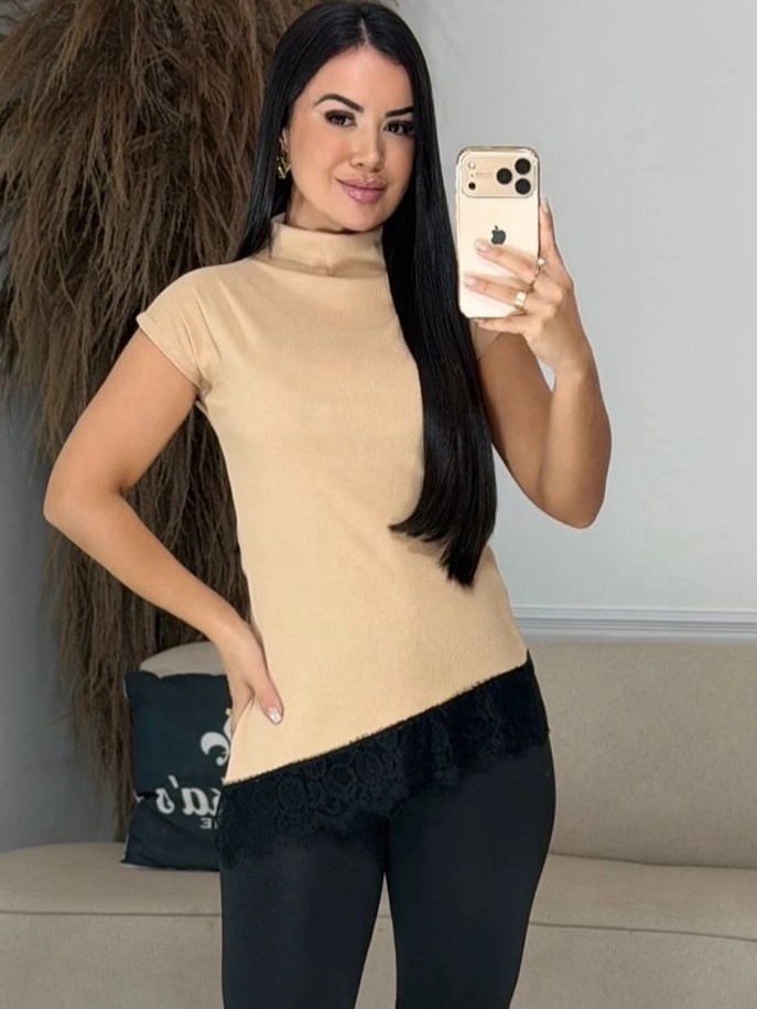 blusa gola alta com renda bege 6784